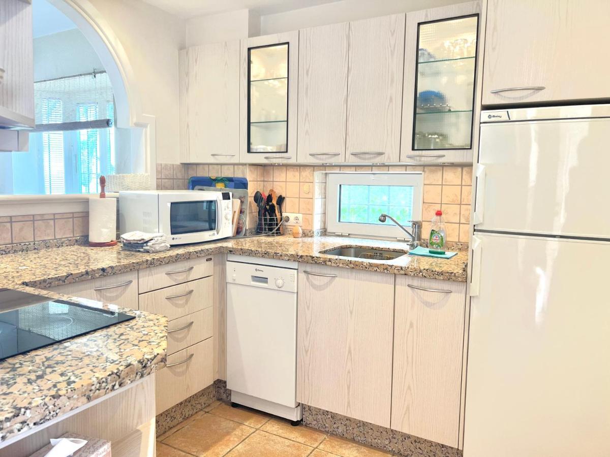 Fabulous Vacation In A 2 Bedroom Townhouse With 2 Terraces Overlooking The Sea, Suitable For 6 People 3 Swimming Pools Tennis And 200 Mts From The Sea El Faro Eksteriør billede